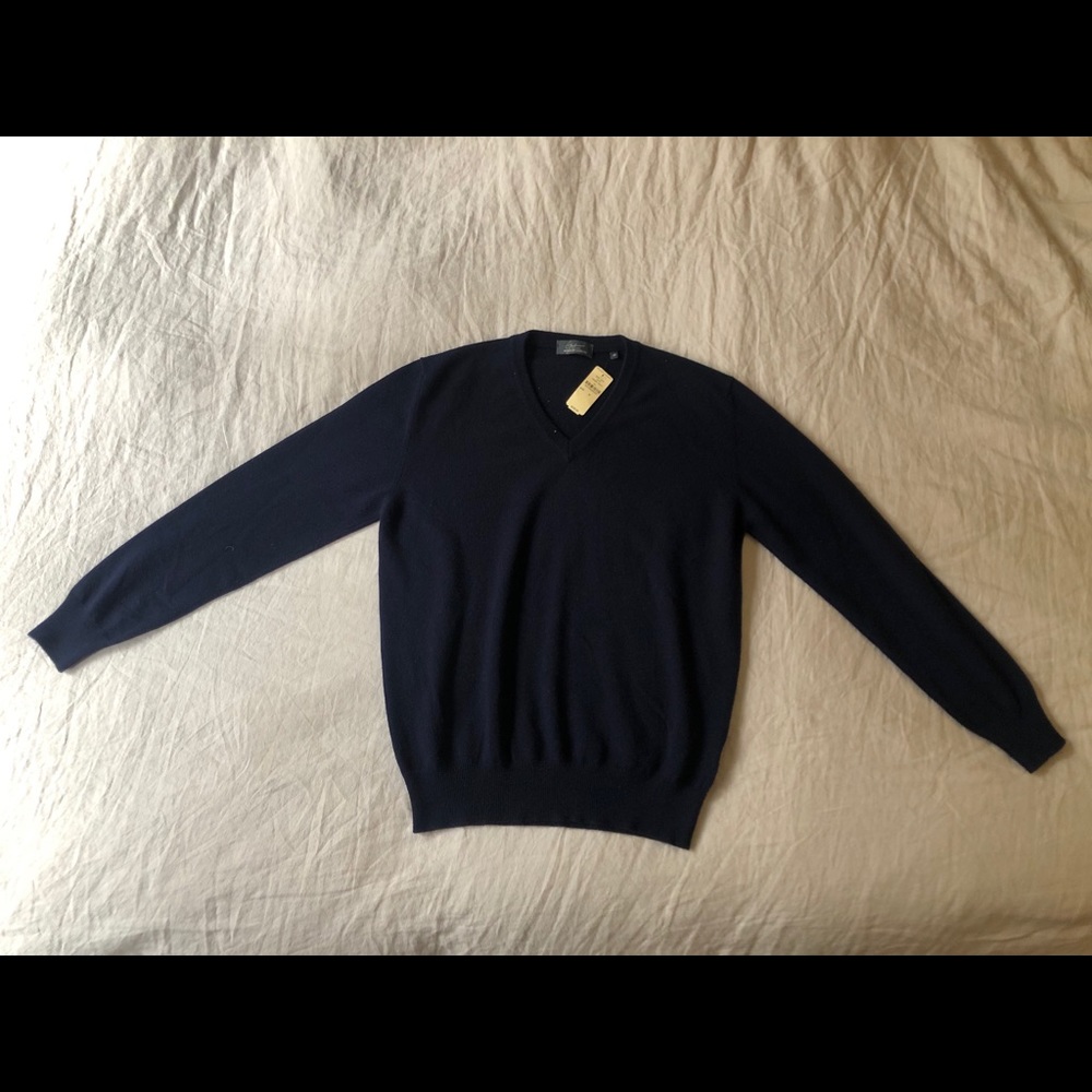BERGDORF & GOODMAN V-neck Sweater